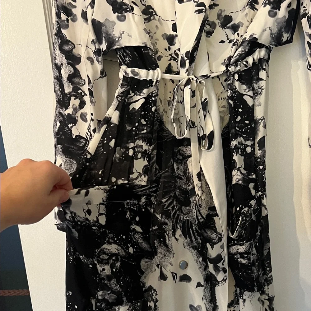 Haute Hippie Monochrome Floral Dress - Picture 4 of 5